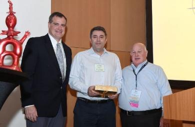 George Paliouras receiving an award from Zane Kerby, President of ASTA, for his contribution to the ASTA Athens Destination Expo